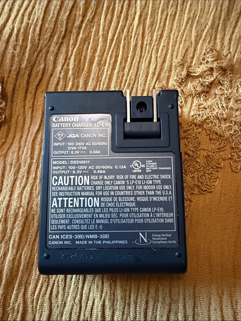 Canon Lightweight LP-E10 Lithium-Ion Battery & Canon LC-E10 Battery Charger